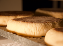 Carregar imagem no visualizador da galeria, Bolo Lêvedo saco de 3 bolos - Tradicional 400g